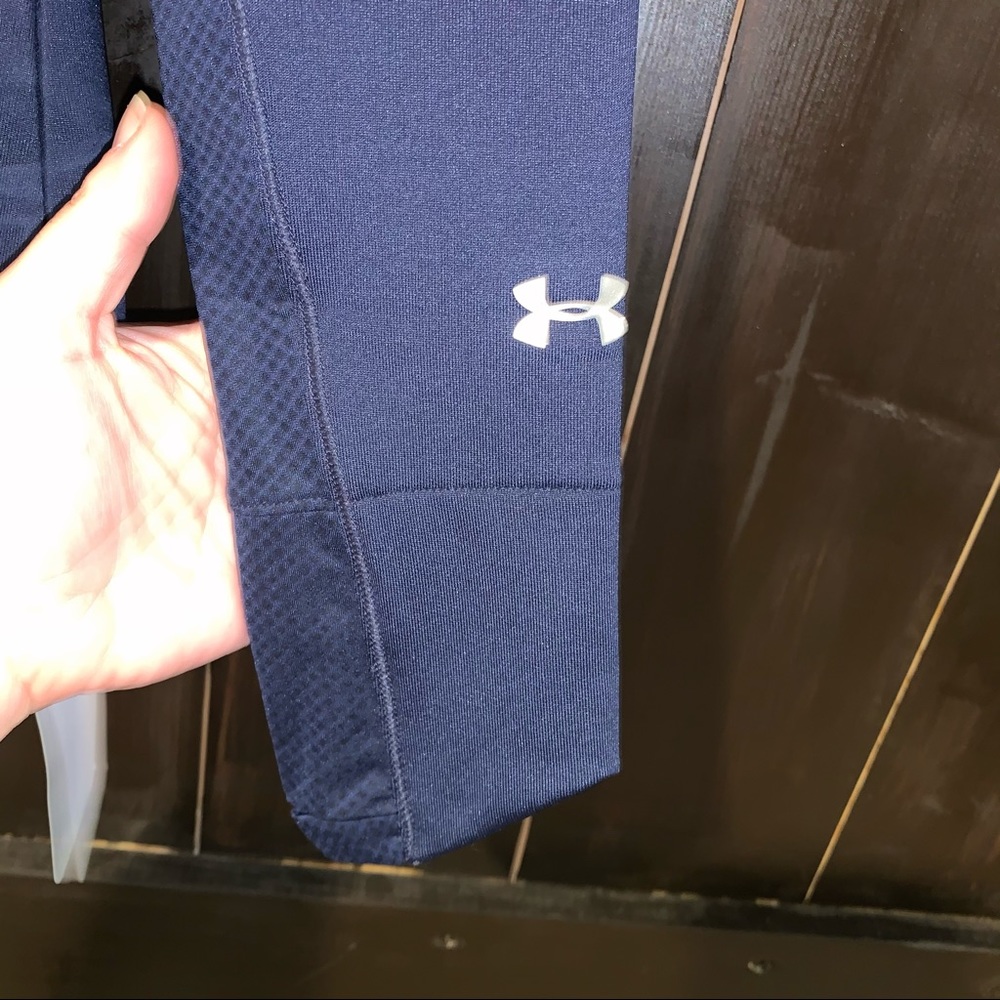 NWT Under Armour Semi-Fitted Pullover Top Small - Picture 2 of 8